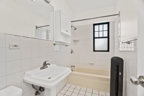 Tiny photo for 146 Clyde Avenue #2E, Evanston, IL 60202 (MLS # 12603413)