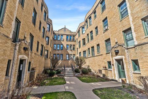 Tiny photo for 146 Clyde Avenue #2E, Evanston, IL 60202 (MLS # 12603413)