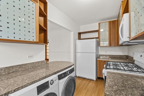 Tiny photo for 146 Clyde Avenue #2E, Evanston, IL 60202 (MLS # 12603413)