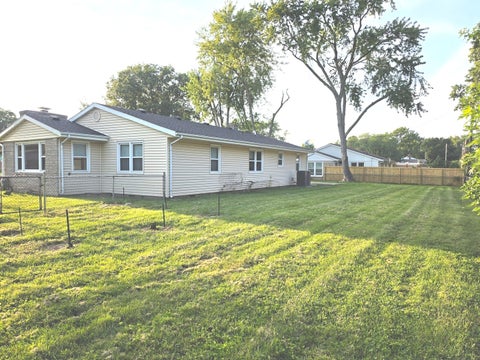 Tiny photo for 906 Snyder Drive, Bloomington, IL 61701 (MLS # 12739994)
