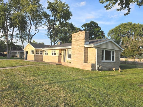 Tiny photo for 906 Snyder Drive, Bloomington, IL 61701 (MLS # 12739994)