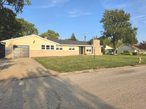 Tiny photo for 906 Snyder Drive, Bloomington, IL 61701 (MLS # 12739994)