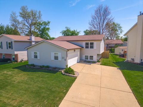 Photo of 21 Cedar Court, Bloomington, IL 61701 (MLS # 12622906)