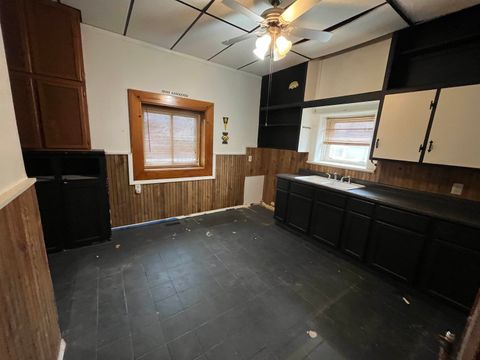 Tiny photo for 3302 Rockingham Rd Road, Davenport, IA 52802 (MLS # 100000458)