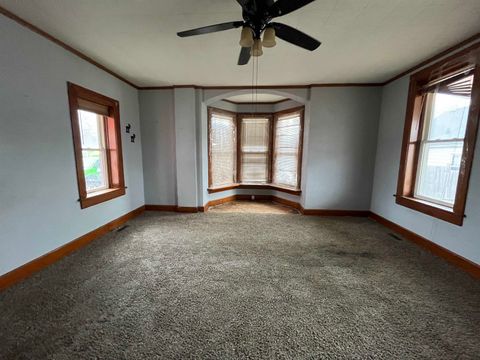 Tiny photo for 3302 Rockingham Rd Road, Davenport, IA 52802 (MLS # 100000458)