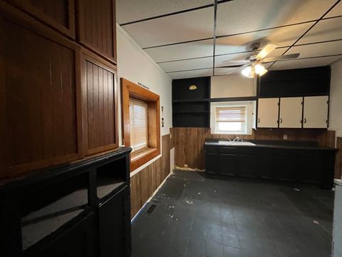 Tiny photo for 3302 Rockingham Rd Road, Davenport, IA 52802 (MLS # 100000458)