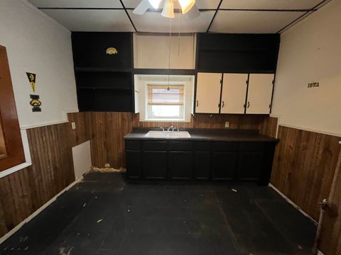 Tiny photo for 3302 Rockingham Rd Road, Davenport, IA 52802 (MLS # 100000458)