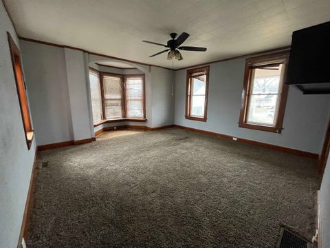 Tiny photo for 3302 Rockingham Rd Road, Davenport, IA 52802 (MLS # 100000458)