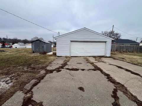 Tiny photo for 3302 Rockingham Rd Road, Davenport, IA 52802 (MLS # 100000458)