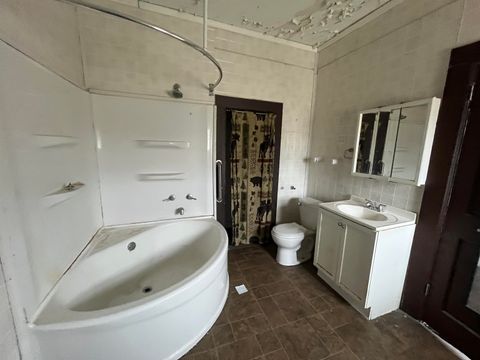 Tiny photo for 3302 Rockingham Rd Road, Davenport, IA 52802 (MLS # 100000458)