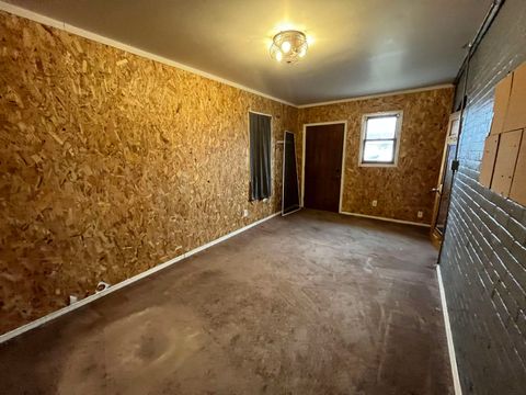 Tiny photo for 3302 Rockingham Rd Road, Davenport, IA 52802 (MLS # 100000458)