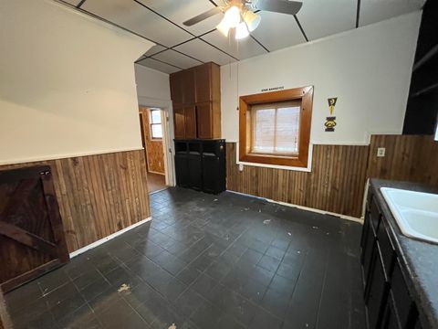 Tiny photo for 3302 Rockingham Rd Road, Davenport, IA 52802 (MLS # 100000458)