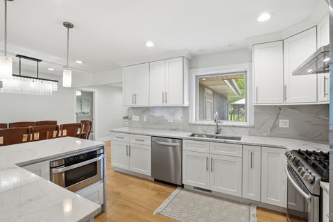 Tiny photo for 212 E Monterey Avenue, Schaumburg, IL 60193 (MLS # 12600390)