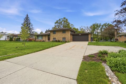 Tiny photo for 212 E Monterey Avenue, Schaumburg, IL 60193 (MLS # 12600390)