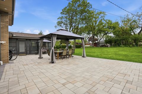 Tiny photo for 212 E Monterey Avenue, Schaumburg, IL 60193 (MLS # 12600390)