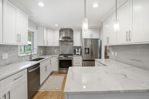 Tiny photo for 212 E Monterey Avenue, Schaumburg, IL 60193 (MLS # 12600390)