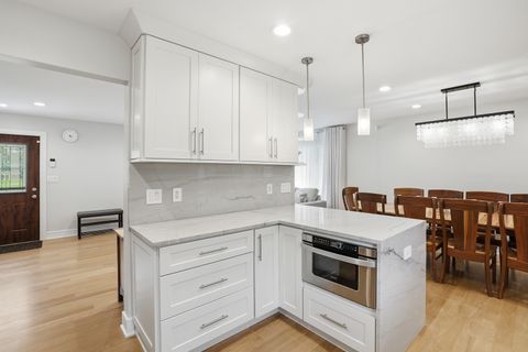 Tiny photo for 212 E Monterey Avenue, Schaumburg, IL 60193 (MLS # 12600390)