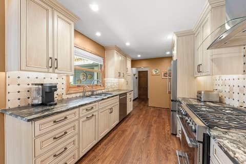 Tiny photo for 27W118 Cove Lane, Warrenville, IL 60555 (MLS # 12713454)