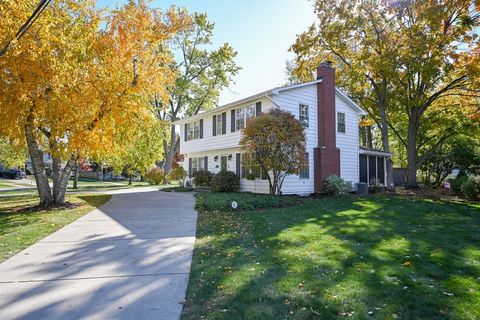 Tiny photo for 84 N Parkside Avenue, Glen Ellyn, IL 60137 (MLS # 12512072)