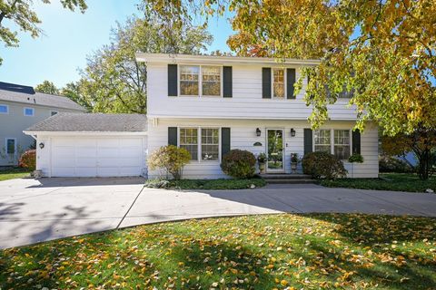 Photo of 84 N Parkside Avenue, Glen Ellyn, IL 60137 (MLS # 12512072)