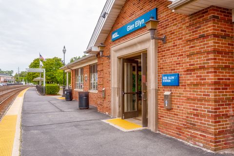 Tiny photo for 84 N Parkside Avenue, Glen Ellyn, IL 60137 (MLS # 12512072)