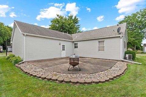 Tiny photo for 4303 27th Ave Court, Moline, IL 61265 (MLS # 12717104)