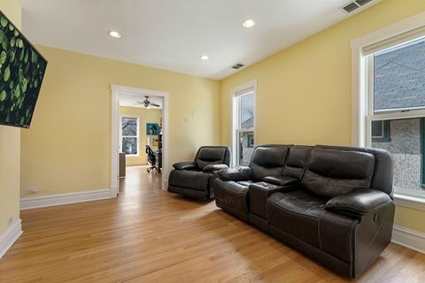 Tiny photo for 518 N Lombard Avenue, Oak Park, IL 60302 (MLS # 12620555)