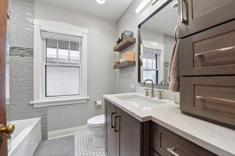 Tiny photo for 711 Clinton Avenue, Oak Park, IL 60304 (MLS # 12590224)