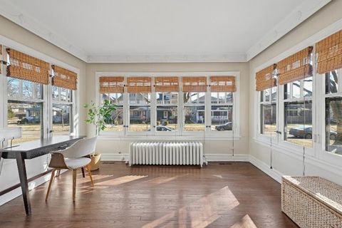 Tiny photo for 711 Clinton Avenue, Oak Park, IL 60304 (MLS # 12590224)