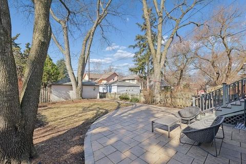 Tiny photo for 711 Clinton Avenue, Oak Park, IL 60304 (MLS # 12590224)