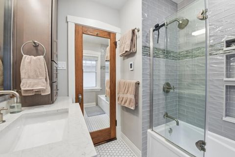 Tiny photo for 711 Clinton Avenue, Oak Park, IL 60304 (MLS # 12590224)