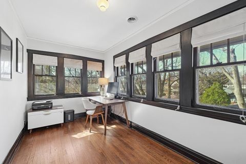 Tiny photo for 711 Clinton Avenue, Oak Park, IL 60304 (MLS # 12590224)