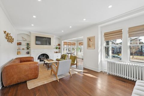 Tiny photo for 711 Clinton Avenue, Oak Park, IL 60304 (MLS # 12590224)