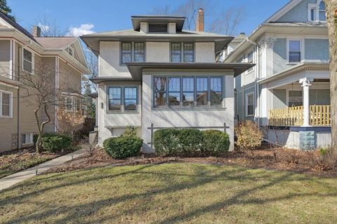Photo of 711 Clinton Avenue, Oak Park, IL 60304 (MLS # 12590224)