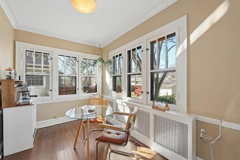 Tiny photo for 711 Clinton Avenue, Oak Park, IL 60304 (MLS # 12590224)