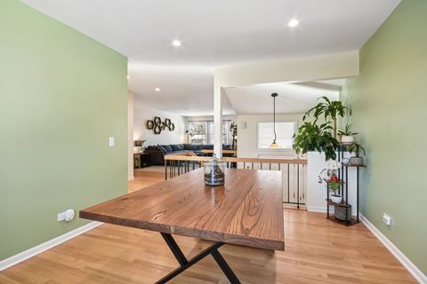 Tiny photo for 108 Croftwood Court, Rolling Meadows, IL 60008 (MLS # 12545825)