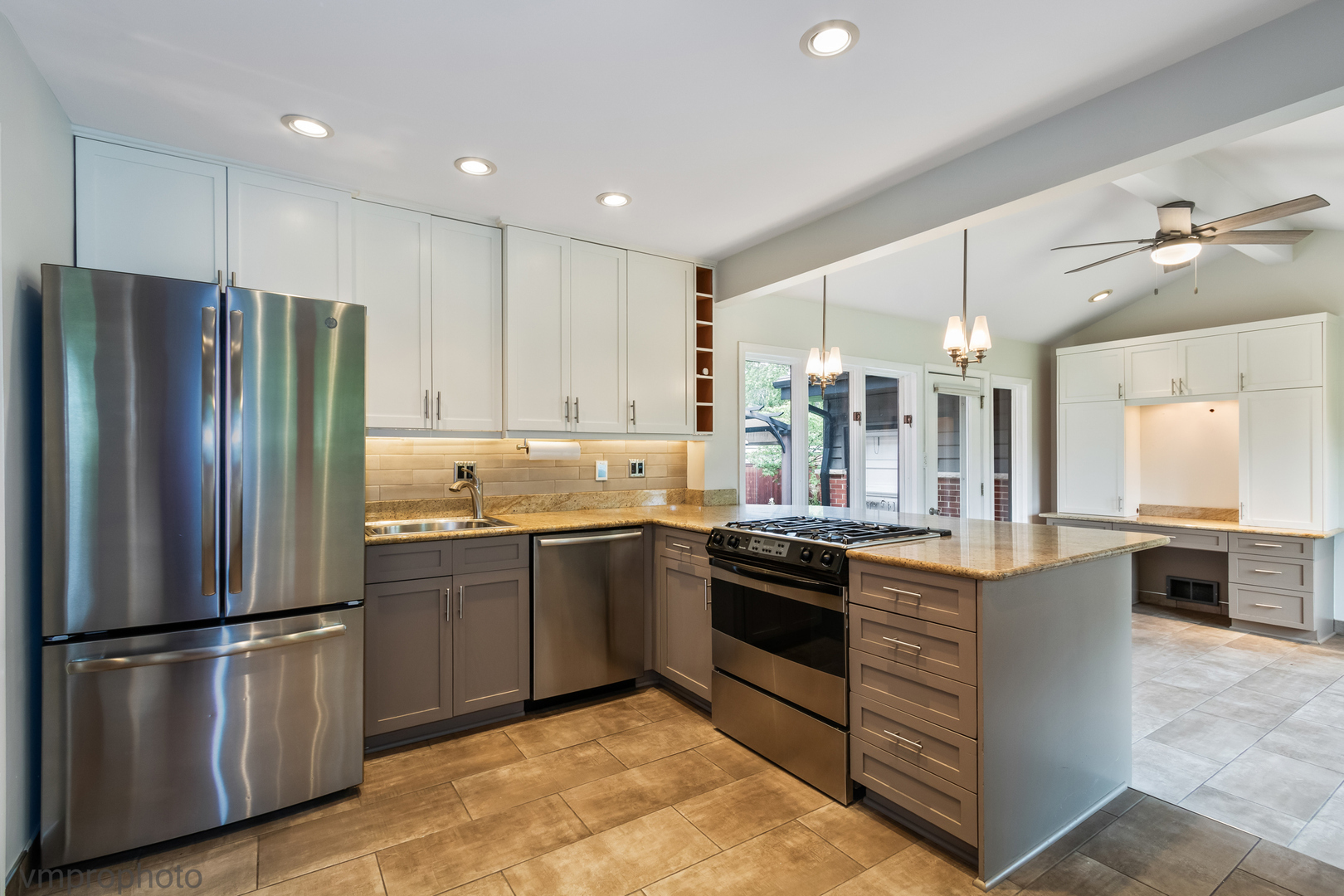 1418 W Saint James Place
