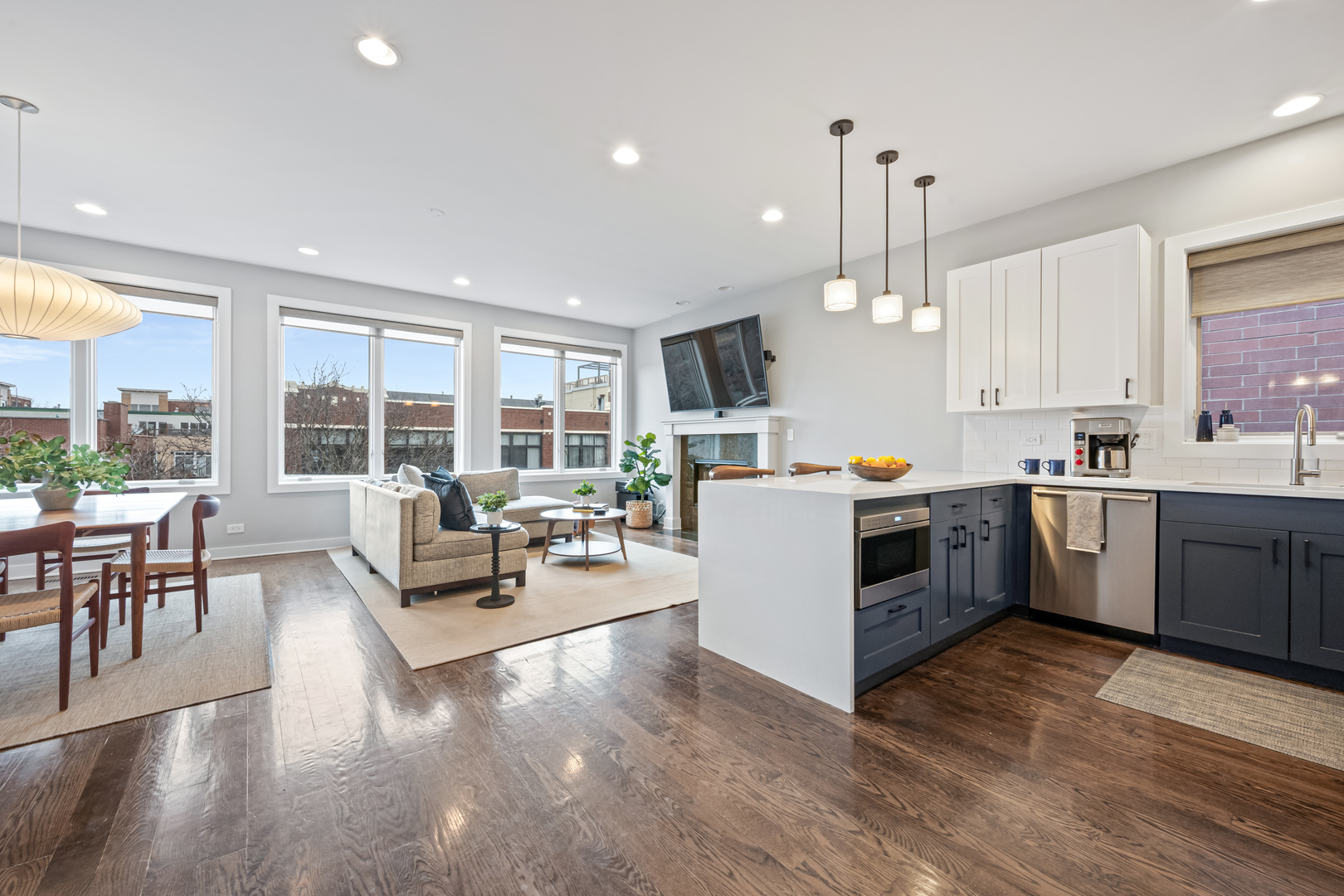 2305 W Wabansia Avenue 4