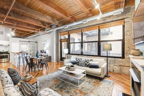Tiny photo for 226 N CLINTON Street #510, Chicago, IL 60661 (MLS # 12492665)