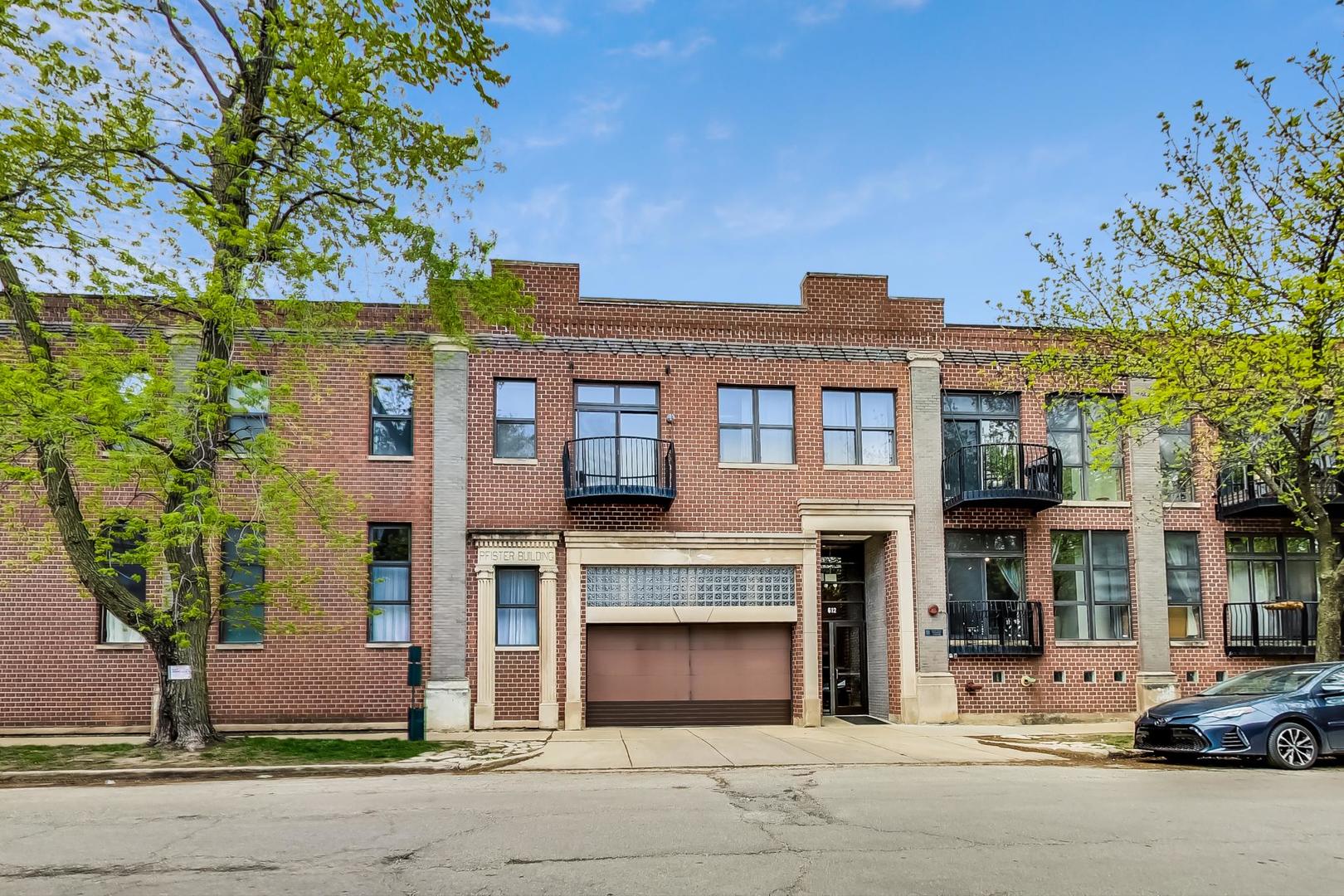 612 N Oakley Boulevard 108