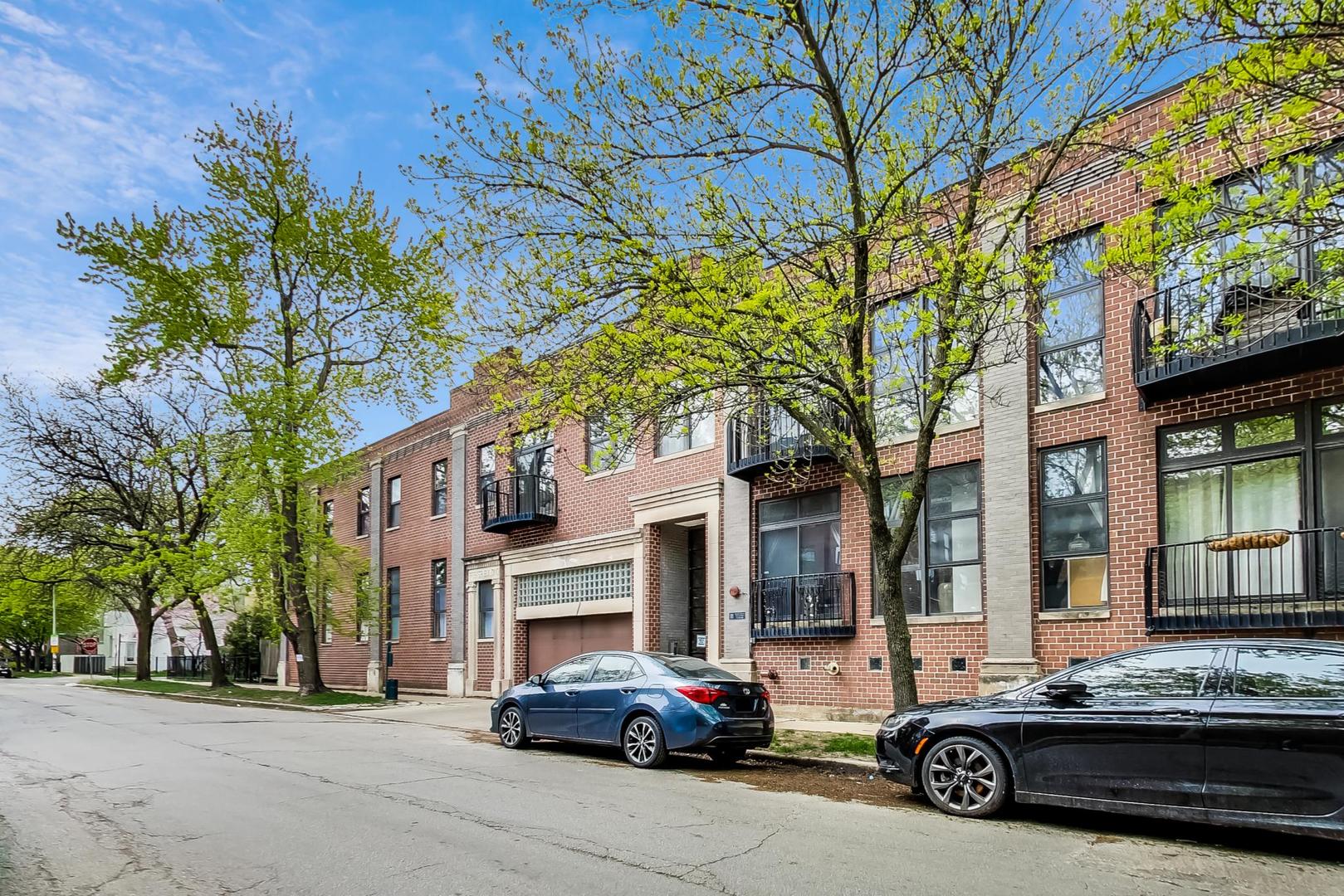 612 N Oakley Boulevard 108