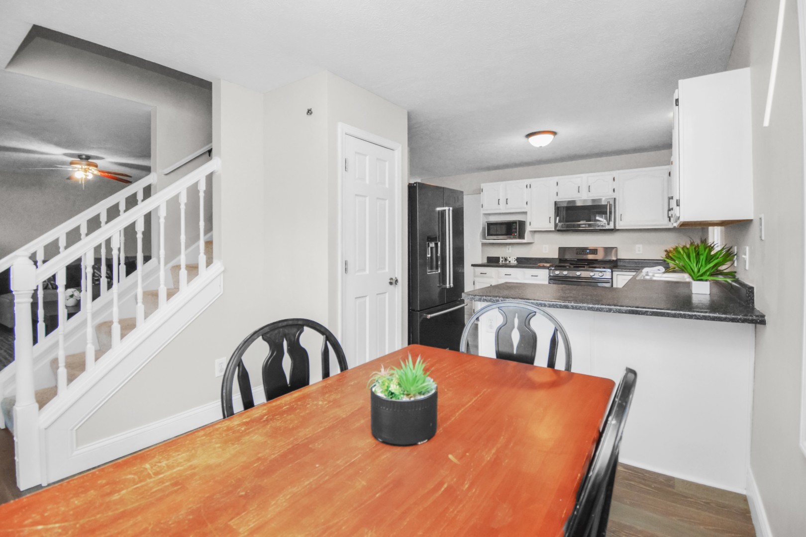 Bloomington, Illinois 61704, United States, 3 Bedrooms Bedrooms, ,3 BathroomsBathrooms,Residential,Contingent,242438