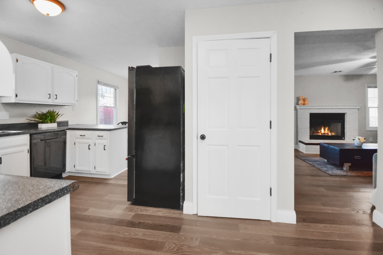 Bloomington, Illinois 61704, United States, 3 Bedrooms Bedrooms, ,3 BathroomsBathrooms,Residential,Contingent,242438