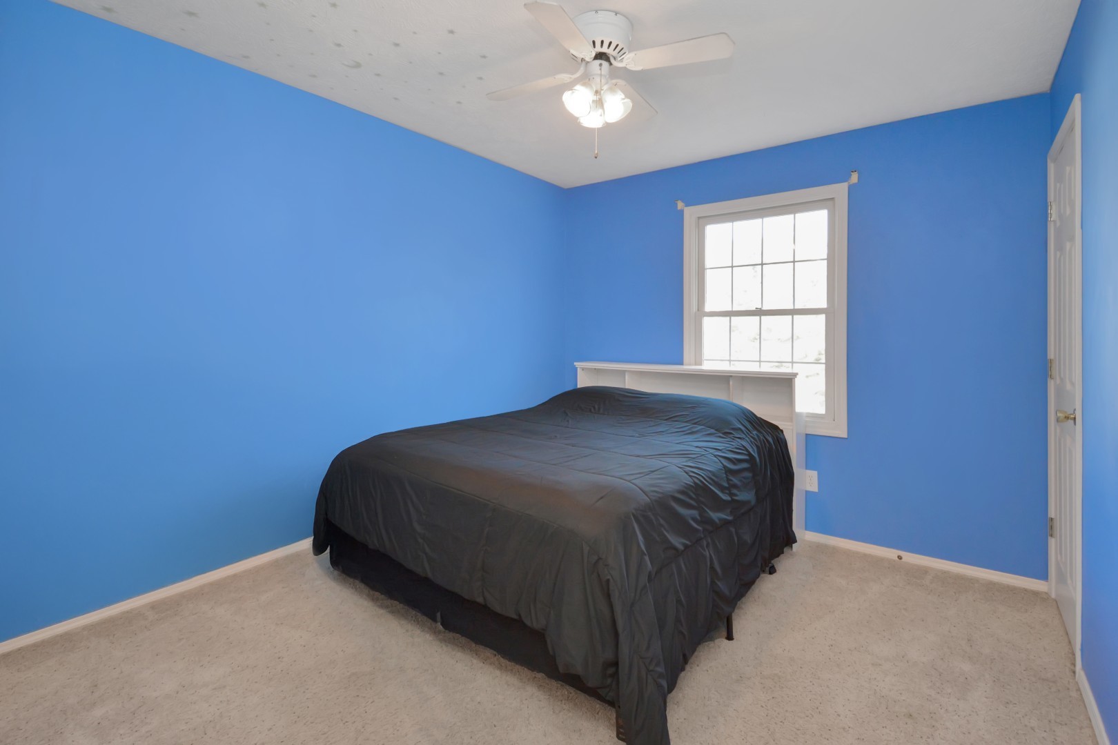 Bloomington, Illinois 61704, United States, 3 Bedrooms Bedrooms, ,3 BathroomsBathrooms,Residential,Contingent,242438