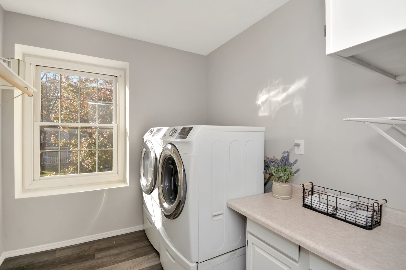 Bloomington, Illinois 61704, United States, 3 Bedrooms Bedrooms, ,3 BathroomsBathrooms,Residential,Contingent,242438