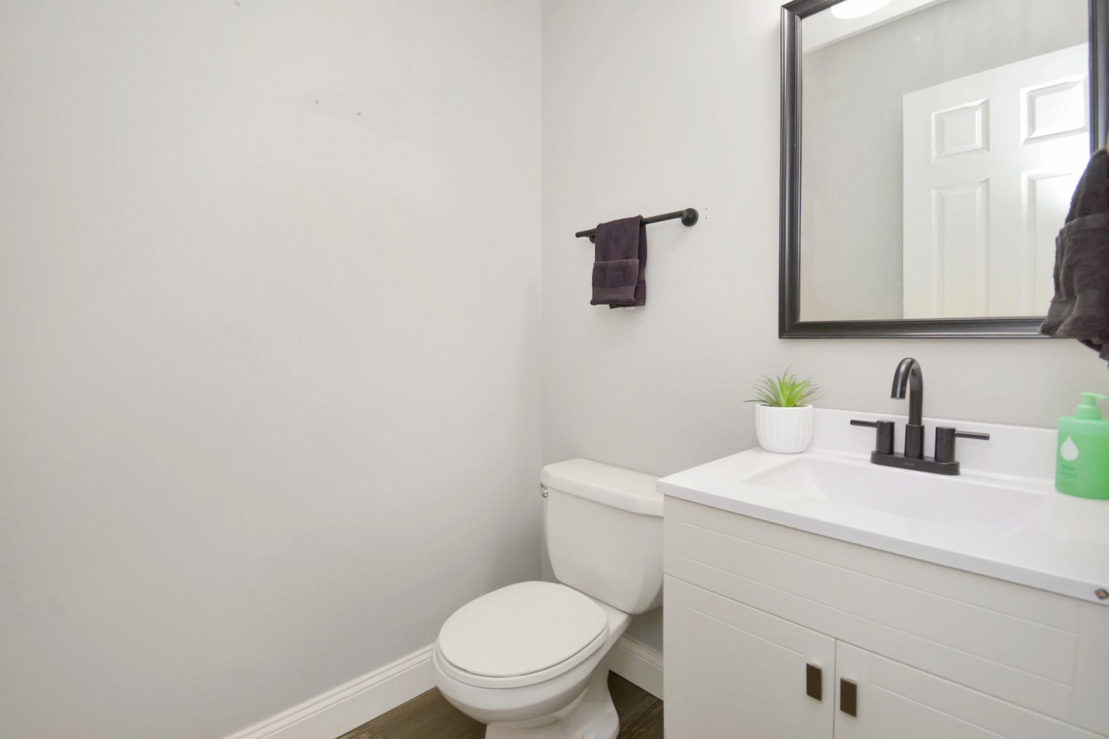 Bloomington, Illinois 61704, United States, 3 Bedrooms Bedrooms, ,3 BathroomsBathrooms,Residential,Contingent,242438