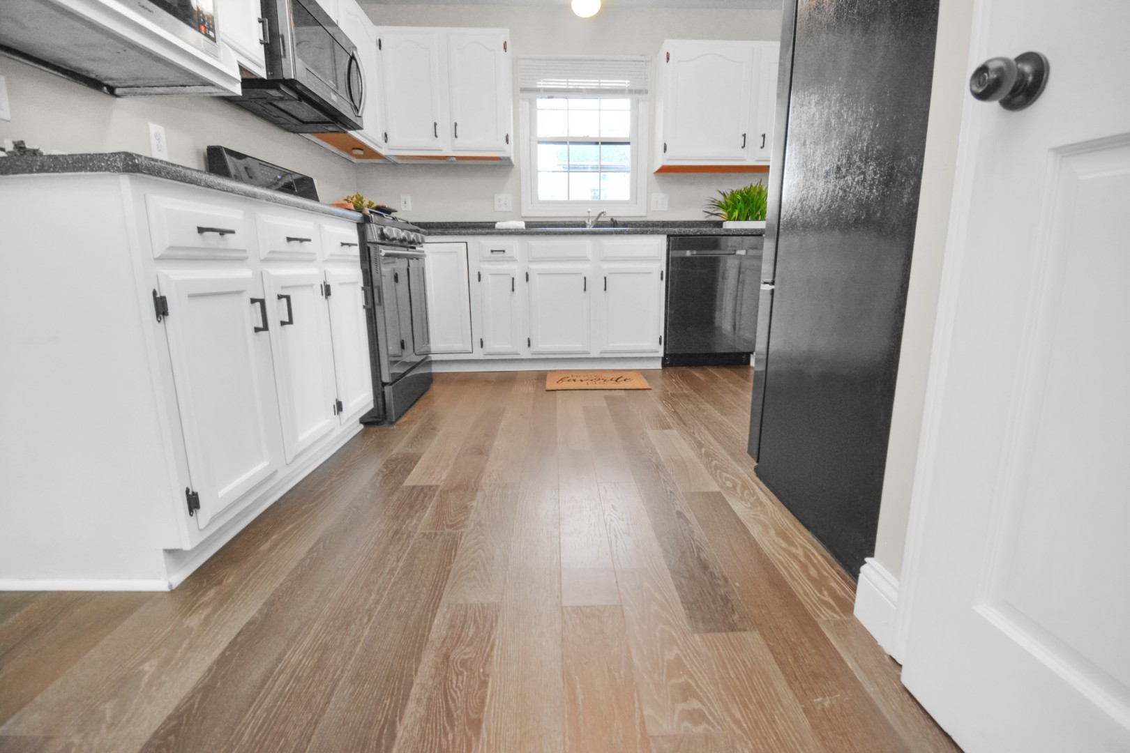 Bloomington, Illinois 61704, United States, 3 Bedrooms Bedrooms, ,3 BathroomsBathrooms,Residential,Contingent,242438