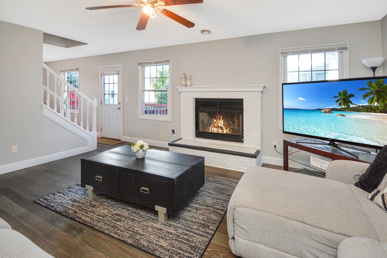 Bloomington, Illinois 61704, United States, 3 Bedrooms Bedrooms, ,3 BathroomsBathrooms,Residential,Contingent,242438