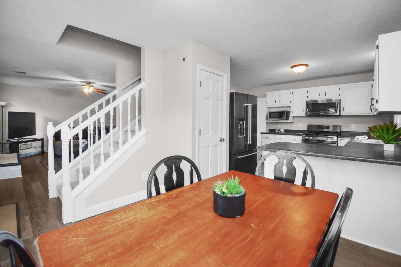 Bloomington, Illinois 61704, United States, 3 Bedrooms Bedrooms, ,3 BathroomsBathrooms,Residential,Contingent,242438