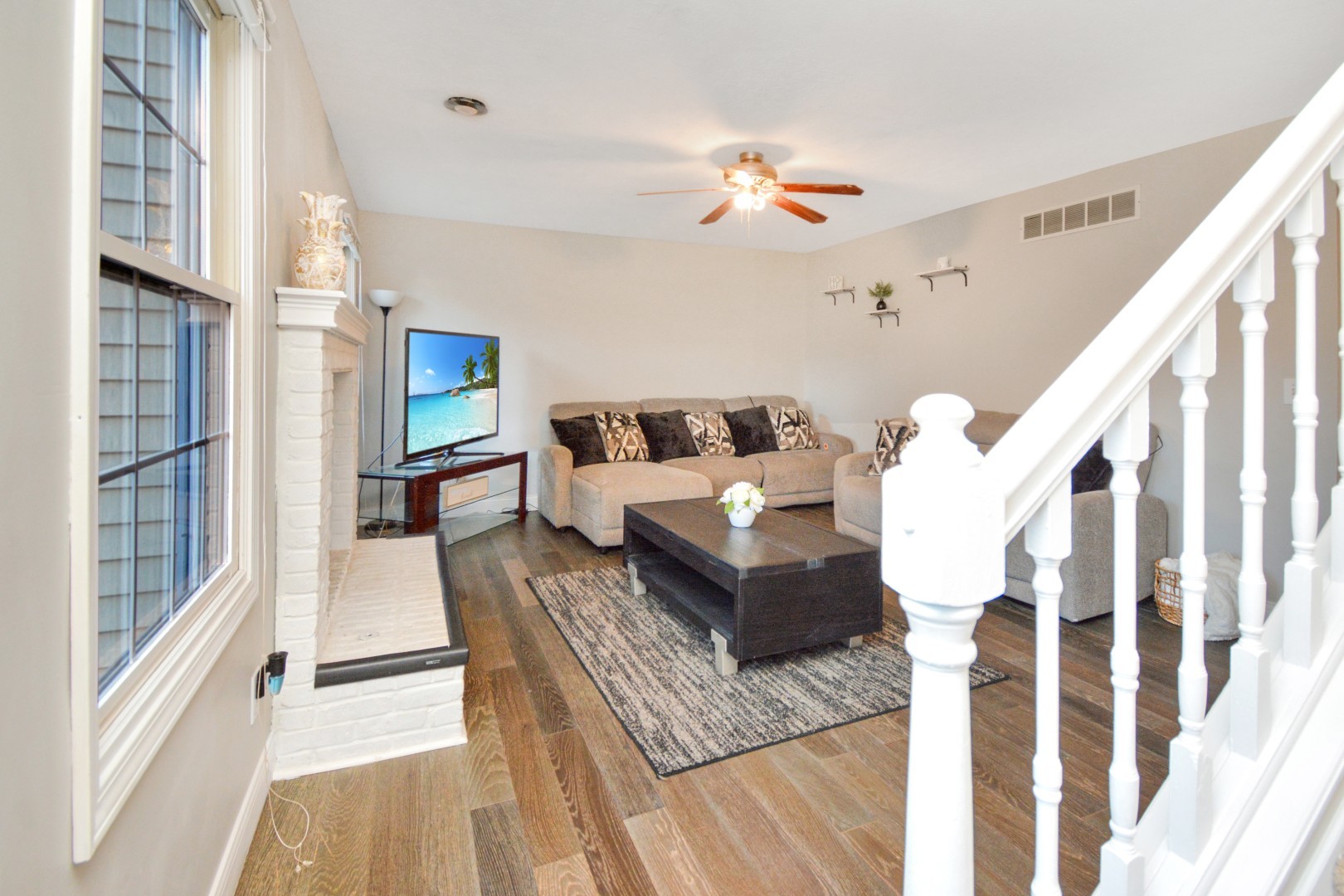 Bloomington, Illinois 61704, United States, 3 Bedrooms Bedrooms, ,3 BathroomsBathrooms,Residential,Contingent,242438